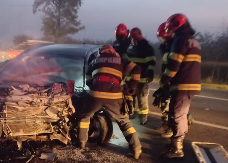 accident mortal doua persoane si au gasit sfarsitul intre fiarele masinii 671c9d143c98f