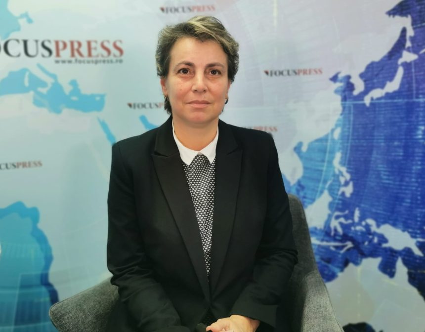 avocatul mirela doicescu indrazniti sa va aparati drepturile sa puneti intrebari amintiti le autoritatilor si politicienilor ca ei sunt in serviciul vostru si nu invers 671c09deee844