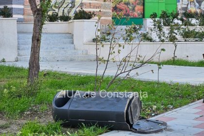 cos de gunoi vandalizat in zona trocadero din constanta 670f6258dd2b8