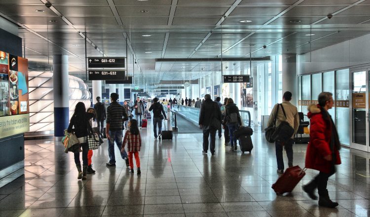 doi pensionari romani prinsi pe aeroportul din munchen cu bijuterii in valoare de 650 000 de euro 66fbf208b376e