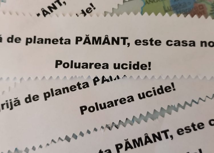 educatie ecologica navodarenii au primit fluturasi cu indemnul ai grija de planeta pamant este casa noastra poluarea ucide 671abc90c04bd