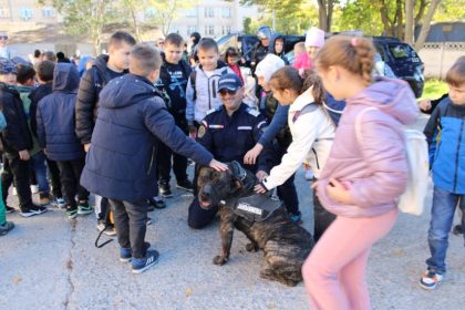 elevii au petrecut o zi din cadrul programului scoala verde alaturi de jandarmii din tulcea foto 6718ef685cc9a