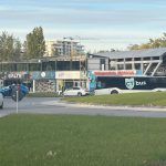 galerie foto o masina a ajuns pe sensul giratoriu de la intrare in mamaia in urma impactului cu un autobuz 671a8b5a68a6b