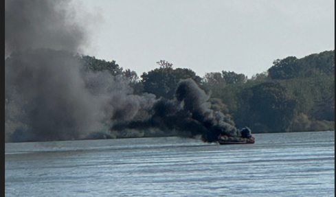 galerie fotovideo o ambarcatiune a luat foc la mila 35 671e108671872