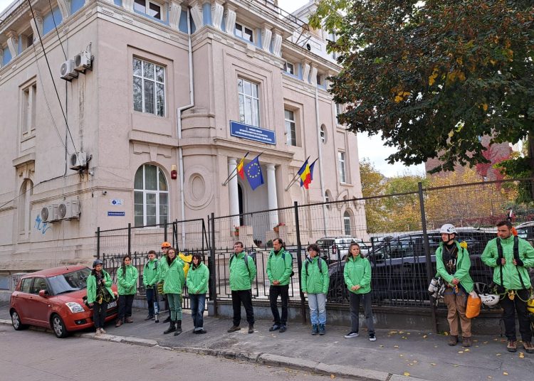 galerie fotovideo protest pe cladirea acropo din constanta la fata locului a intervenit isu 6723595155756