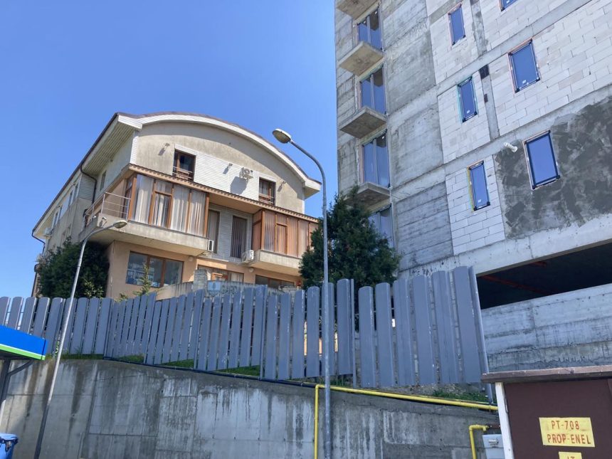 investitorul care a ridicat un bloc in fata garzii de mediu constanta interesat de un teren din zona viile noi 671aed1fc3428