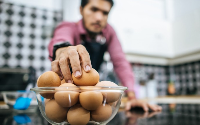 mii de oua cu salmonella si zeci de kilograme de carne retrase de la comercializare 670ccb143fdd5