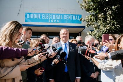 nicolae ciuca presedintele pnl si a depus candidatura pentru cotroceni s au strans 1 650 000 de semnaturi 66fd251193848