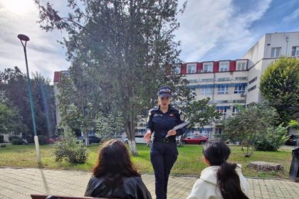 politistii din constanta au discutat cu studentii din capsururile universitare despre posibilele pericole din mediul online 670d242dc6f49