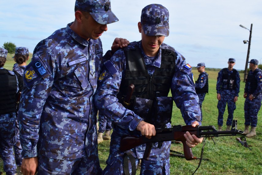 primul test al focului pentru viitorii maistri militari de marina foto 670e499c8de7f