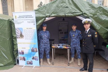 reprezentanti ai scolii militare de maistri militari a fortelor navale prezenti la bucharest gaming week 2024 670a6222ba1a8