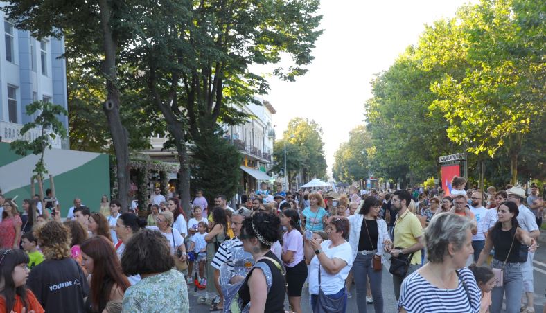 restrictii de trafic pe bulevardul tomis din constanta foto 66fe60b98888d