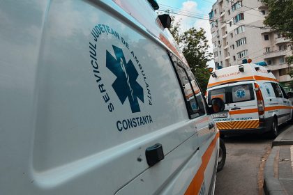 scandalos o pacienta cu fractura a fost lasata sa astepte jumatate de ora in ambulanta dupa ce echipajul a mers la o cafea cu alti colegi intr o benzinarie 66fe50910ae1b