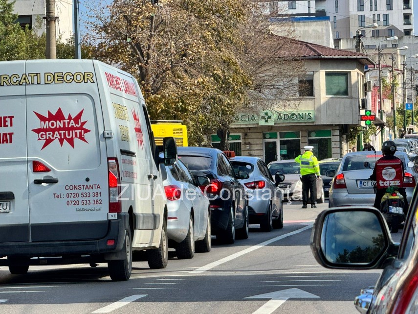 trafic aproape blocat in zona delfinariu din constanta nu functioneaza un semafor fotovideo 6703ac12e3083