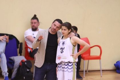 un nou debut in liga nationala amira bou chedid 16 ani cos de trei puncte in primul ei meci galerie foto 671bc3813b2f8