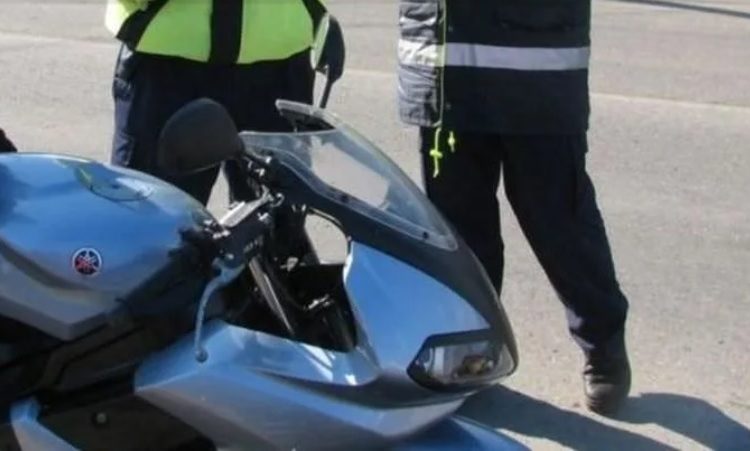 urmarire in trafic la mangalia un tanar cu motocicleta nu a oprit la semnalele politistilor nu avea permis iar motocicleta era furata 670e620a55505