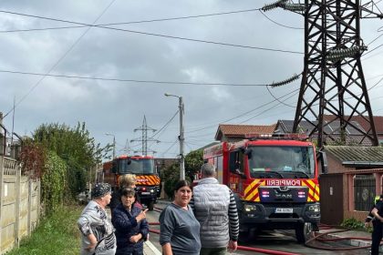 video galerie foto incendiu puternic la o casa din navodari 670270a234e30