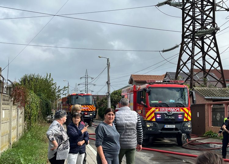 video galerie foto incendiu puternic la o casa din navodari 670270a234e30