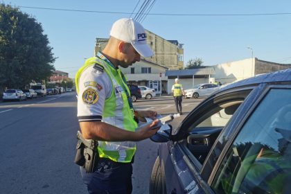 zeci de amenzi aplicate de politisti in urma neregulilor gasite in trafic 671a286a1f731