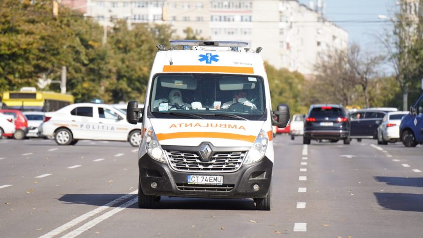 accident cu un autoturism si o ambulanta pe i c bratianu 673da7a7f3f6e