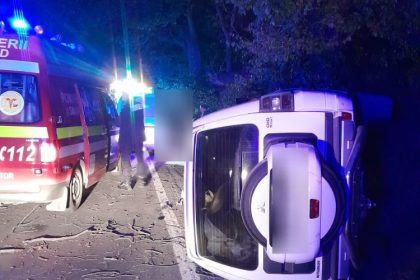 accident pe podul de la navodari o masina rasturnata 67271fb8a7bb0