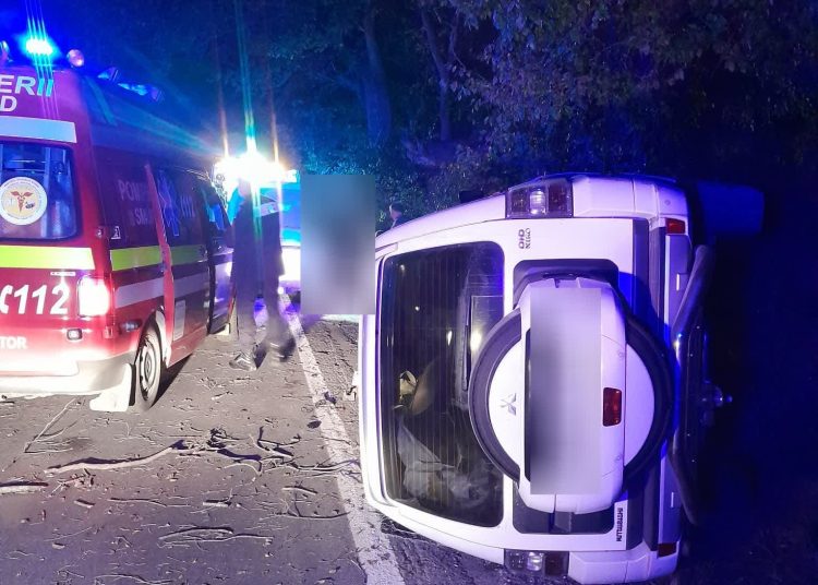 accident pe podul de la navodari o masina rasturnata 67271fb8a7bb0