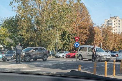 accident rutier in sensul giratoriu de la scoala 8 6724bc1f9bc24