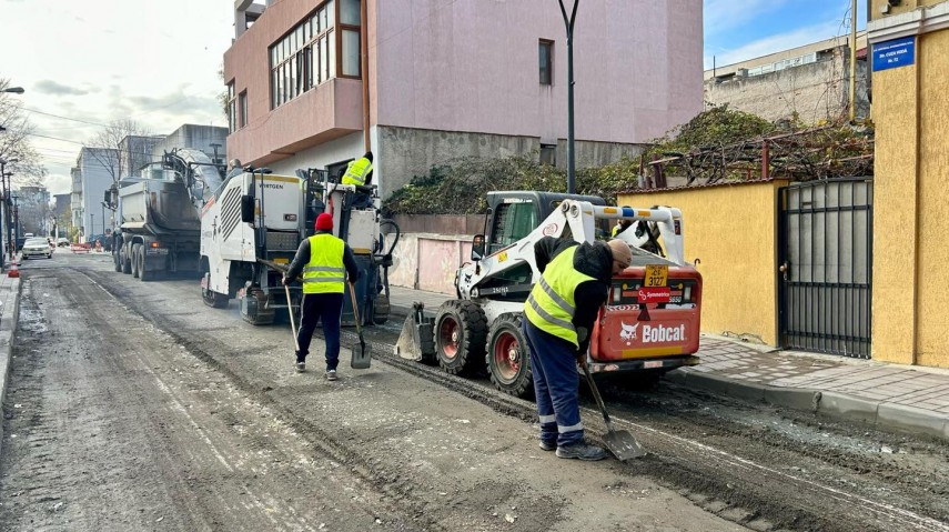 astazi a fost decopertat carosabilul pe strada cuza voda restrictii de trafic rutier 674b6d34b0367