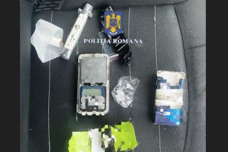 autoturism tras pe dreapta de catre politisti pe tomis era burdusit cu droguri 6724b5899f8d5