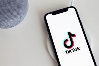 cna solicita comisiei europene sa investigheze platforma tiktok dupa victoria neasteptata a lui calin georgescu 6745e3912b72c