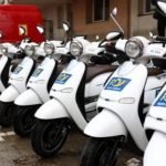 dupa 16 ani pe moped agentii curieri ai postei romane vor fi pe motoscutere electrice 67377b58bf09d