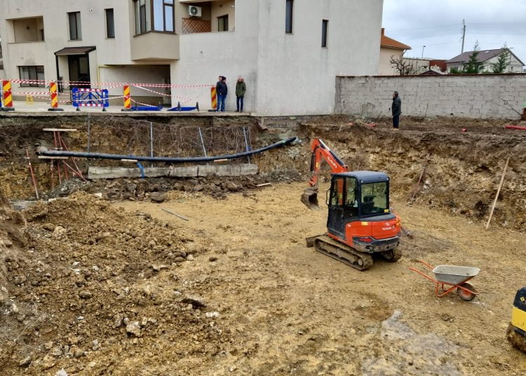 dupa suspendarea autorizatiei de construire a unui bloc in palazu s a cerut anularea acesteia constructorul nu are voie sa miste un deget 6734574b8e7b6