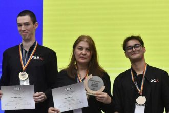 elevi din constanta pe podium la robochallenge 2024 andrei foca premiu pentru excelenta in inovatie tehnologica fundatia dan voiculescu i a oferit 1 000 de euro 672aeeb14c606