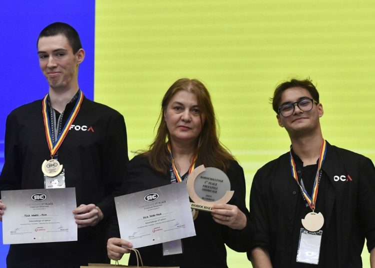 elevi din constanta pe podium la robochallenge 2024 andrei foca premiu pentru excelenta in inovatie tehnologica fundatia dan voiculescu i a oferit 1 000 de euro 672aeeb14c606