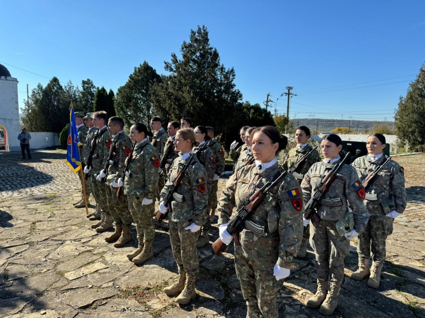 eroii cazuti la datorie omagiati la cimitirul militar din mircea voda militarii batalionului 345 artilerie tomis prezenti foto 6728ce4db627d