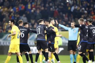 fotbalistii din kosovo au iesit de pe teren la ultima faza a meciului cu romania au facut gesturi obscene si provocatoare catre fanii tricolorilor 6737eff705d44