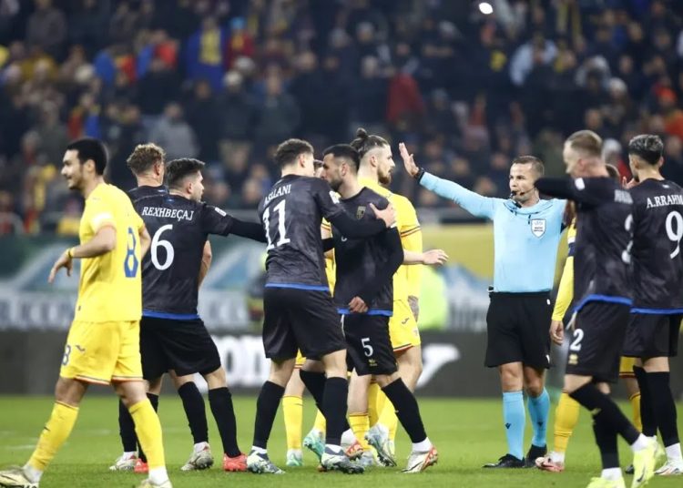 fotbalistii din kosovo au iesit de pe teren la ultima faza a meciului cu romania au facut gesturi obscene si provocatoare catre fanii tricolorilor 6738a96abde36