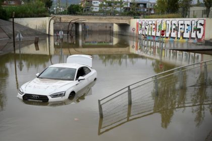 furtunile au facut prapad in barcelona in timp ce in zona valenciei salvatorii inca mai cauta supravietuitori 672a206b90c89