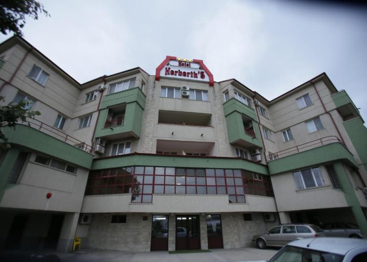 hotelul herberths din ovidiu scos la vanzare pentru aproape 2 milioane de euro 673bb0280712d