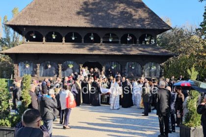 inaltpreasfintitul parinte teodosie prezent la slujba de inmormantarea a preotului viorel picu fotovideo 672cab4c229cc