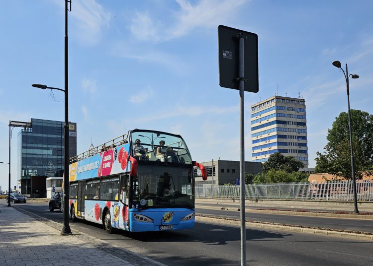 licitatia pentru modernizarea statiilor de autobuz de la ciresica pescarie si poarta 1 anulata din nou 672959bb3f146