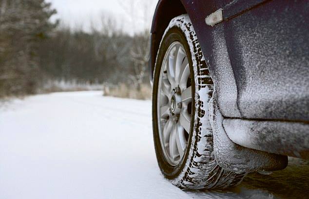 ninge in mai multe zone din tara ce amenzi risca soferii care circula pe drumuri cu zapada gheata sau polei fara anvelope de iarna 67334a08e21be