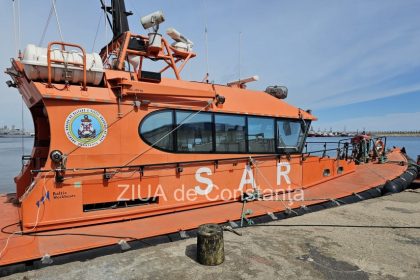 o ambarcatiune a arsvom a intervenit in cazul marinarului cazut de pe o macara plutitoare in portul constanta 6734b9b0b41ac