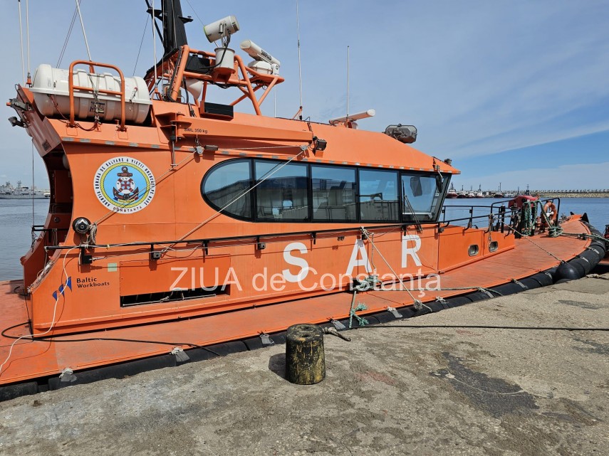 o ambarcatiune a arsvom a intervenit in cazul marinarului cazut de pe o macara plutitoare in portul constanta 6734b9b0b41ac