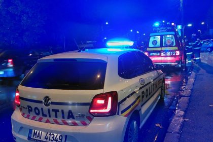 o politista care s a deplasat la o solicitare prin 112 a fost muscata de un individ violent in timp ce l escorta incatusat spre masina politiei 673fe8bd995a5