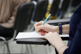 peste 10 000 de candidati sustin duminica examenul de intrare in rezidentiat 2024 cand se vor afisa rezultatele 6739cce93ee6a