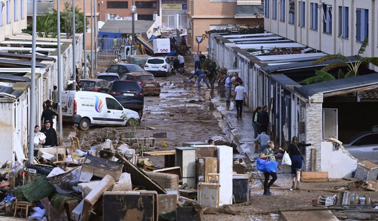 peste 200 de morti in inundatiile din spania in timp ce cautarile continua o noua furtuna ameninta regiunea 6724e3d4004ca