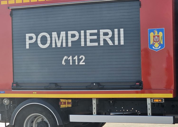 pompierii intervin pentru lichidarea unui incendiu la mangalia 672fb045e0106