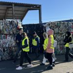 studentii de la electromecanica navala au vazut cum se lucreaza in statia de sortare a deseurilor reciclabile a companiei polaris 672dc30b45bb5