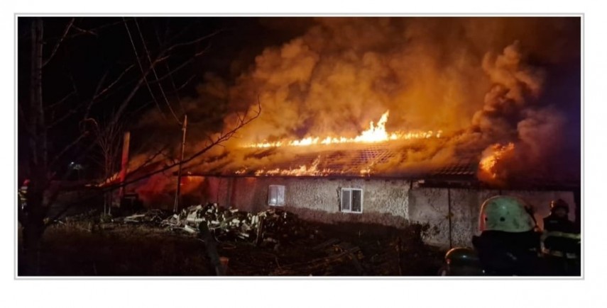 un incendiu de la negru voda a lasat o mama si copiii ei fara casa in prag de iarna ne putem uni fortele sa i ajutam fiecare cu ce putem 672cba9a0126a